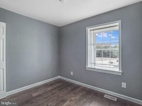 Building Photo - 330 Brock Square