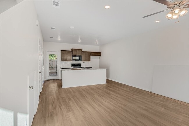 Building Photo - 601 W 24th St