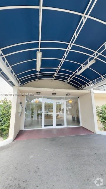 Building Photo - 2821 N Miami Beach Blvd