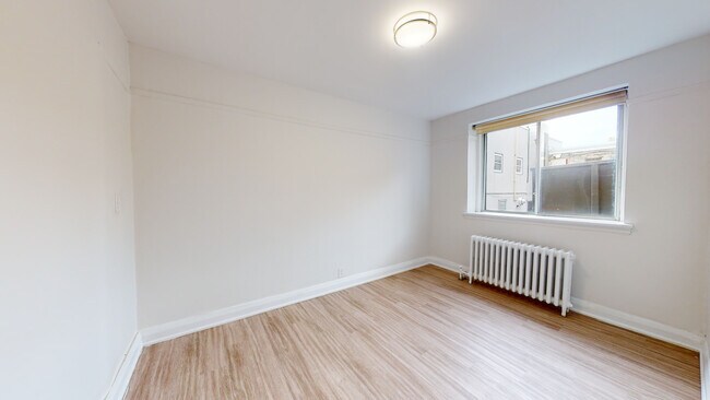 Building Photo - 316-320 Lonsdale Road