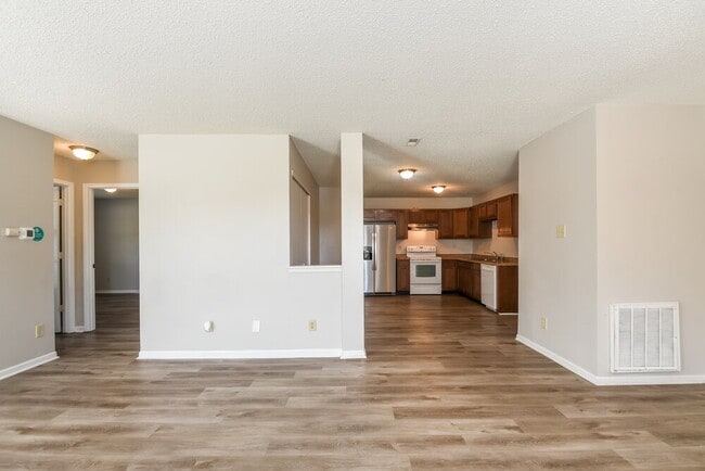 Building Photo - 526 Florence Dr