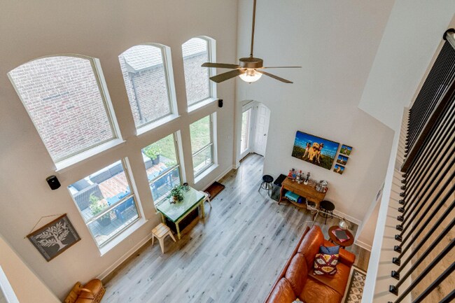 Foto del edificio - 576 Courtyard Ln