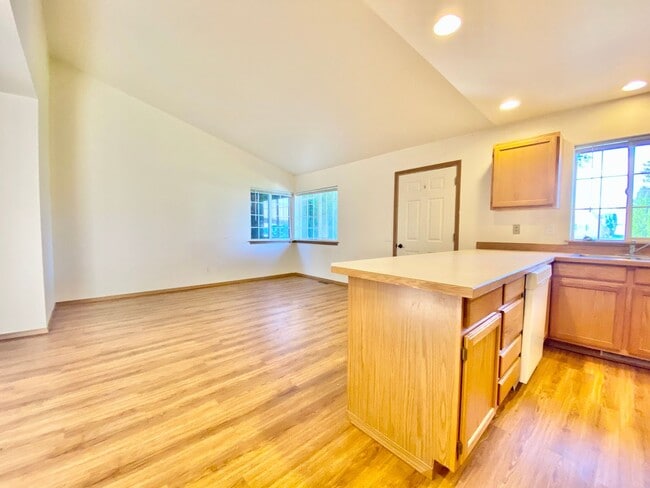 Building Photo - 809/811 Jamie Drive