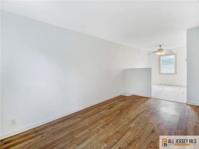 Building Photo - 5 Elm Ct