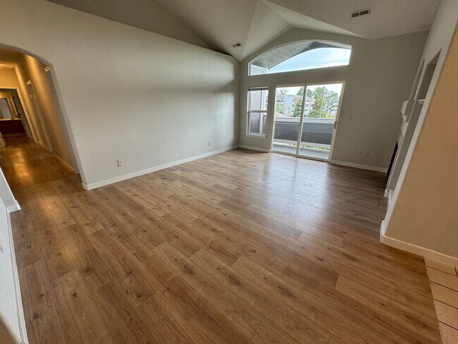 Foto del edificio - Spacious Condo in the Heart of Aurora