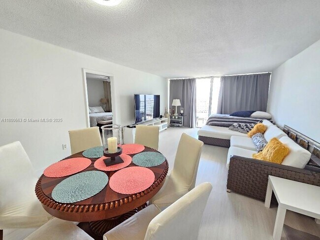 Building Photo - 18031 Biscayne Blvd