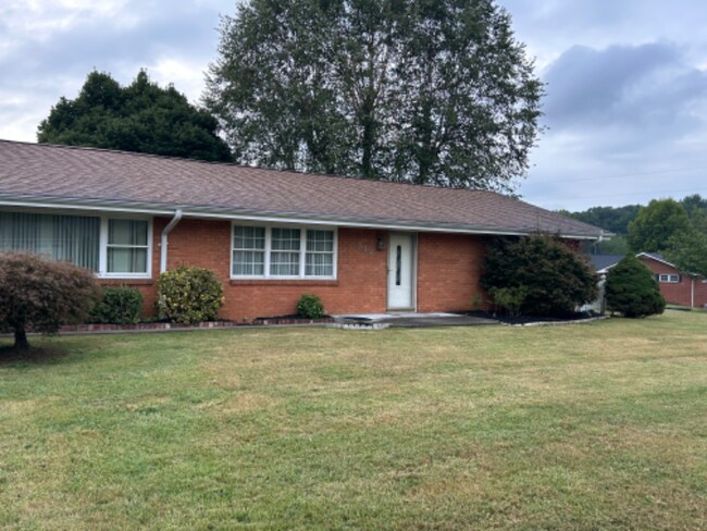 Building Photo - 317 Acco Rd