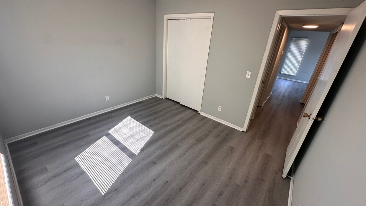 Foto principal - $775 - 2 bed 1 bath - Second floor Apartment