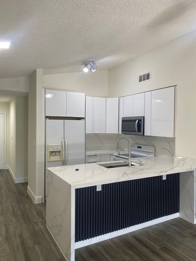 Building Photo - 1385 SW 135th Pl