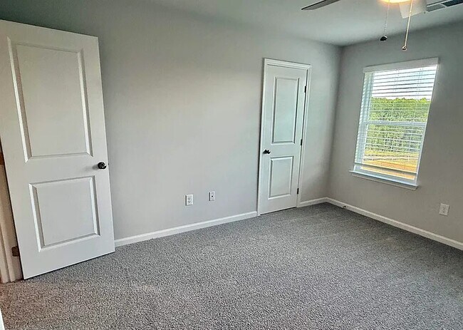 Foto del edificio - 1265 Forestbrook Ln