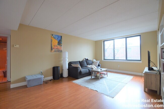 Foto del edificio - 85 Brainerd Rd