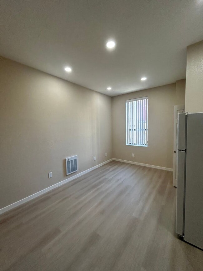 Photo - 1012 Grant Ave Apartment