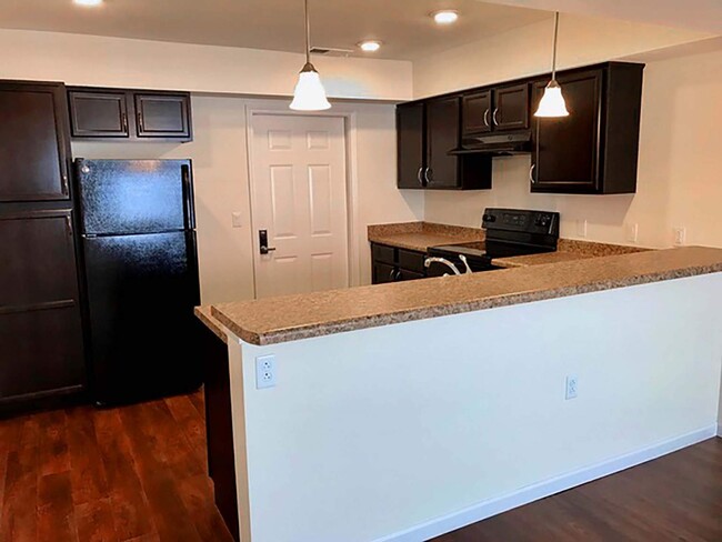 Building Photo - Whitehouse Square Townhomes