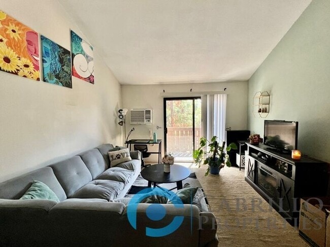 Foto del edificio - 10278 Black Mountain Rd