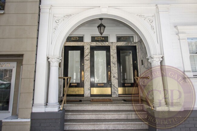 Building Photo - Russian Hill - 3 BR, 1 BA Condo 1,125 Sq. ...