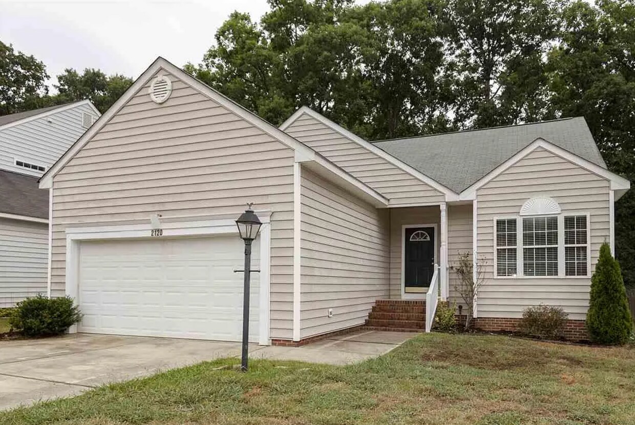 Foto principal - 3 Bedroom Ranch Near NCSU