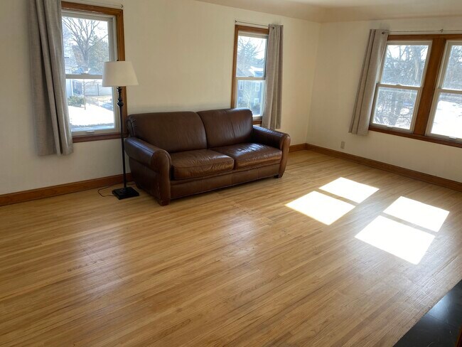 Building Photo - 4324 France Ave S