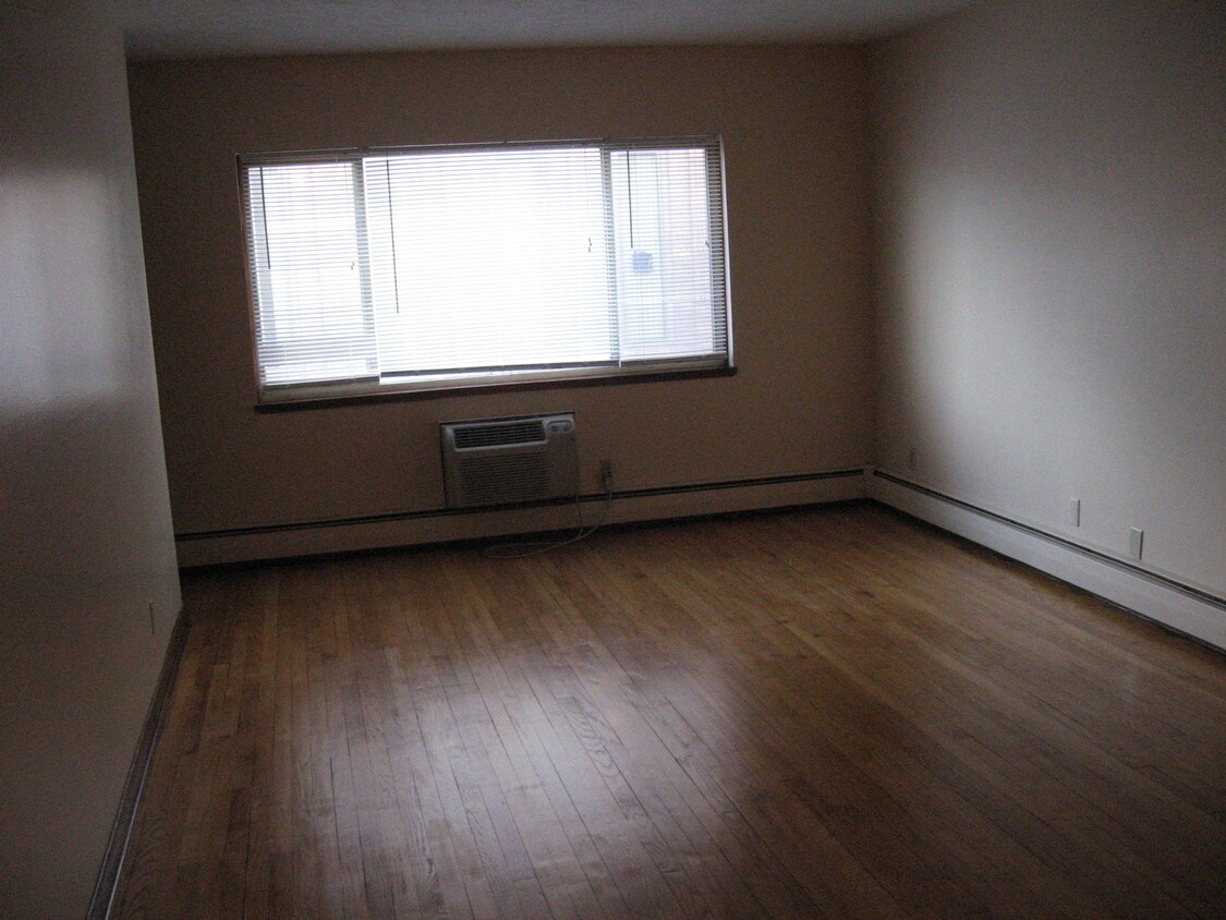 Foto del edificio - 914 N Court St, Rockford ILL 61103
