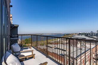 2BR, 2BA - 1218SF - The Oliver Luxury Apartments
