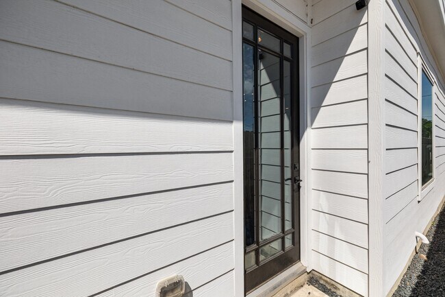 Foto del edificio - 817 W 19th St