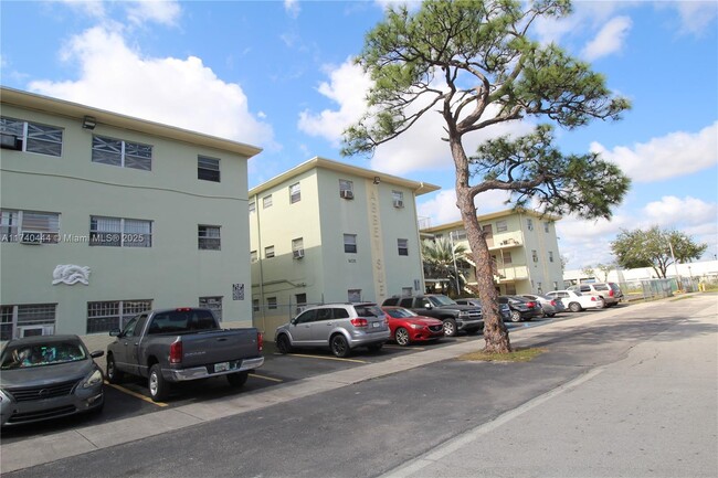 Foto del edificio - 14140 NW 24th Ct