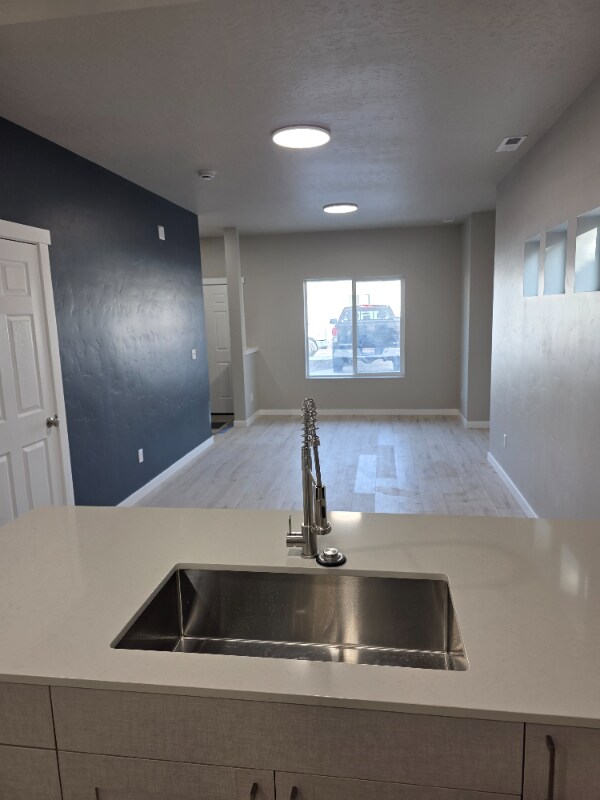 Building Photo - 6731 Saxton Ave