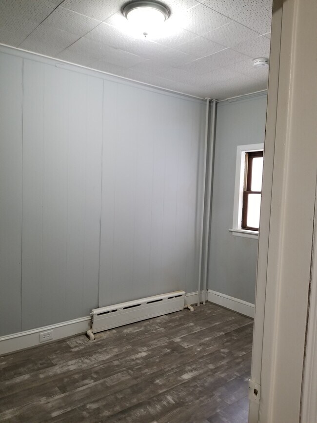 Room #1 - 147 Spring Valley Rd
