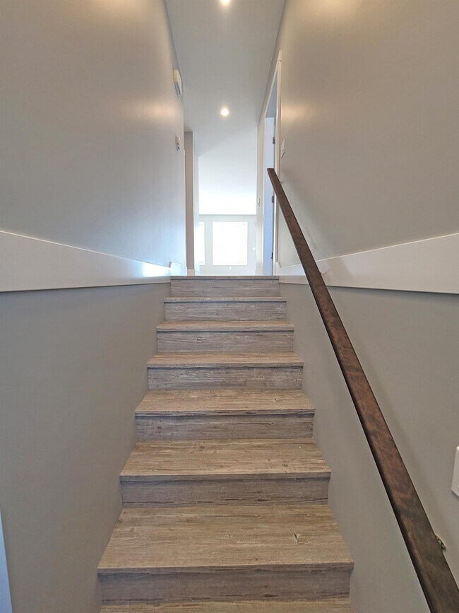 Building Photo - 8415-8481 81 St