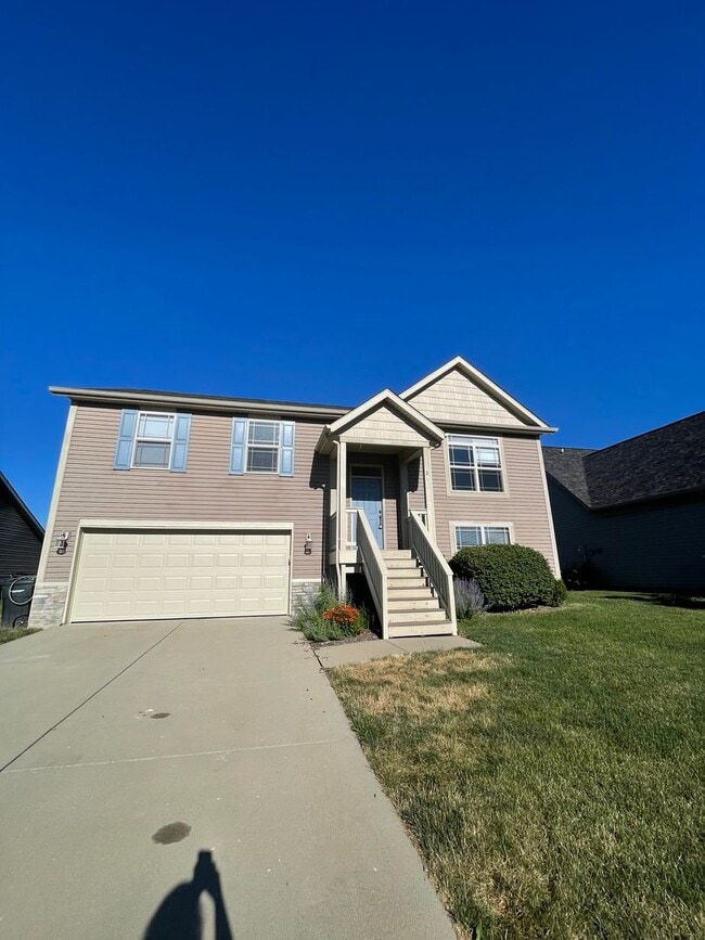 Building Photo - 2820 Flagstone Way