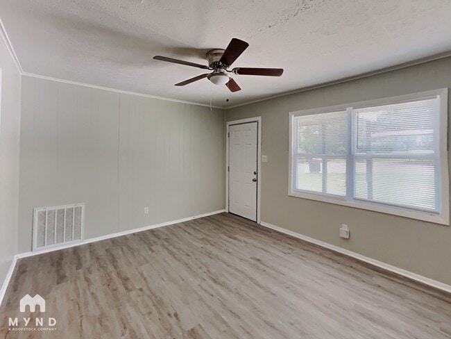 Building Photo - 7116 Green Acres Ct SW