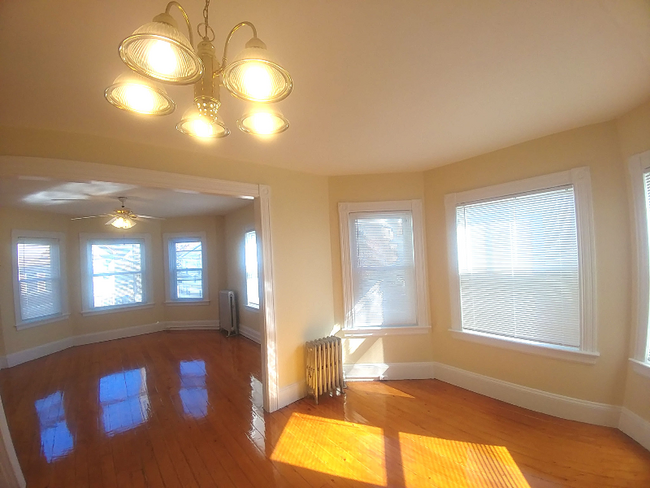 Building Photo - 97 Barrows St