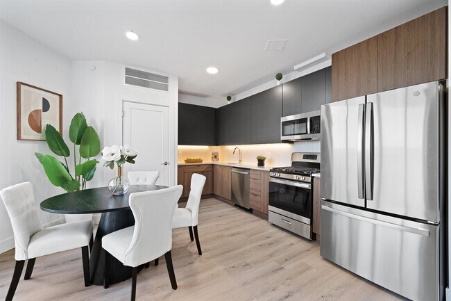 Foto del edificio - 17 Ave E