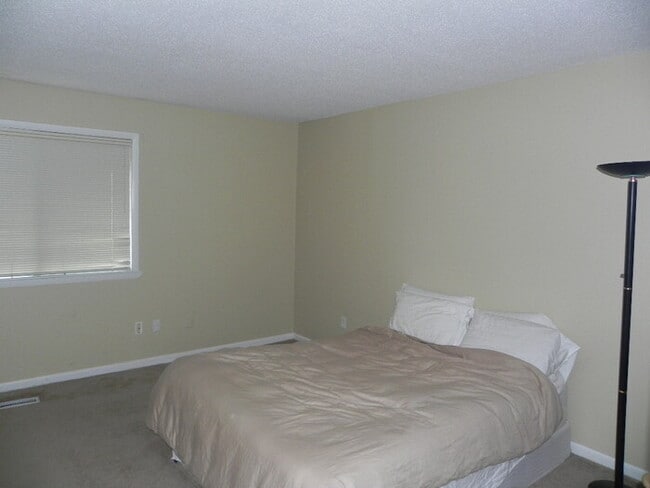 Photo - 204 Oak Tree Dr House