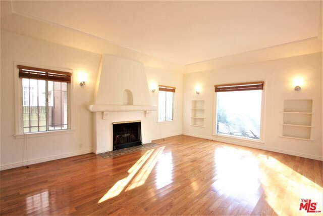 Building Photo - 820 S Holt Ave