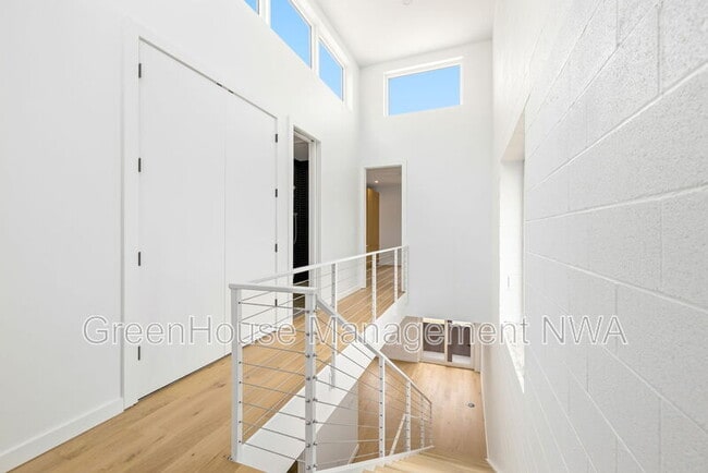 Building Photo - 842 SE 8th St