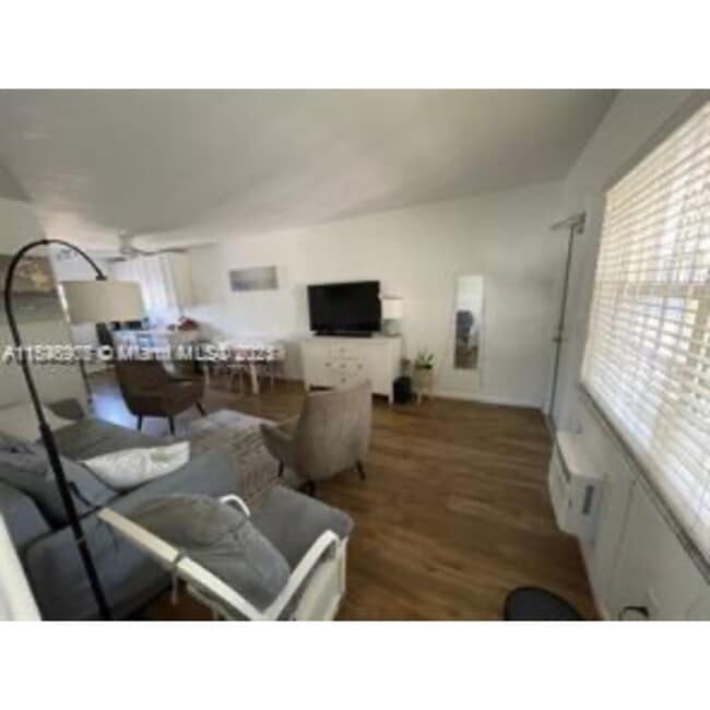 Building Photo - 6511 Santona St