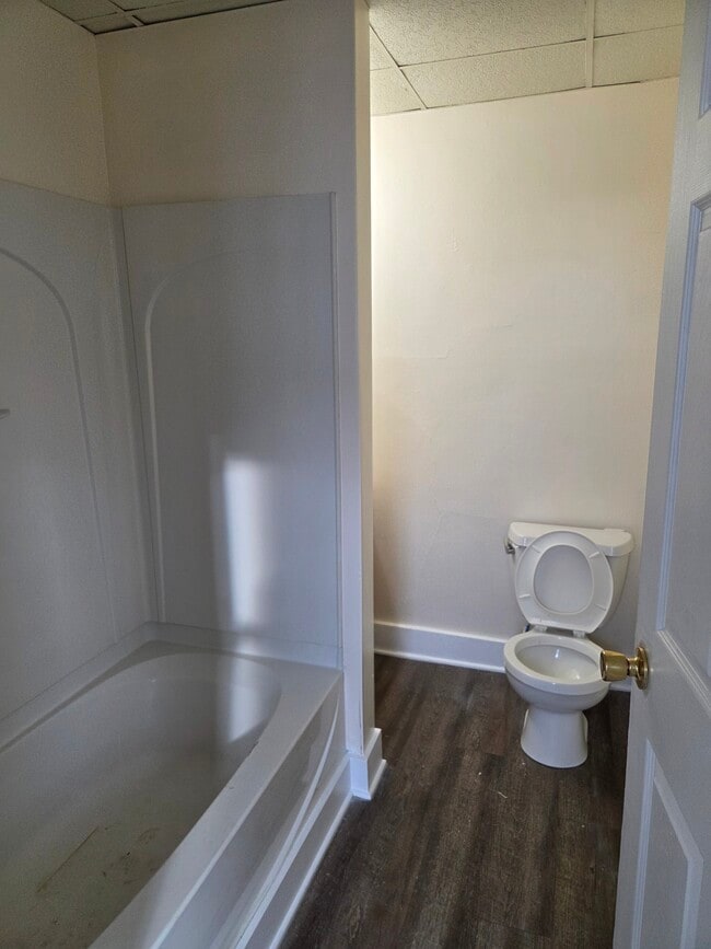 Building Photo - 1 S Main St