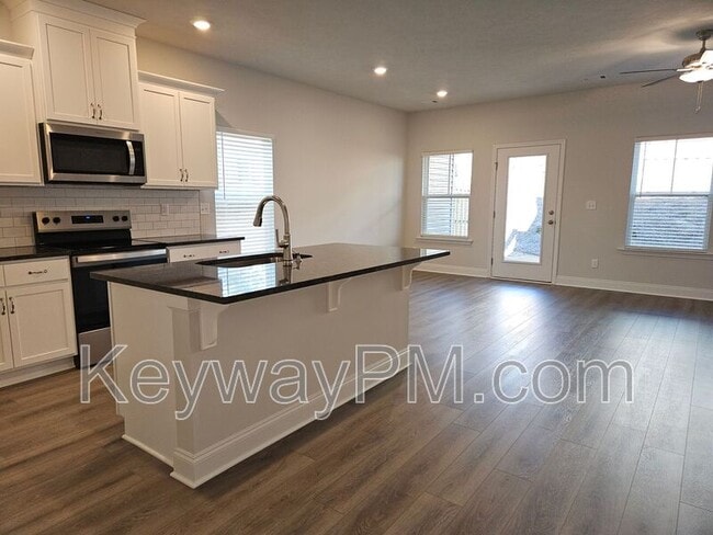 Building Photo - 1301 Newbern Dr