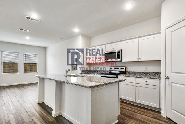Building Photo - Attractive 4/2 Open Concept Home
