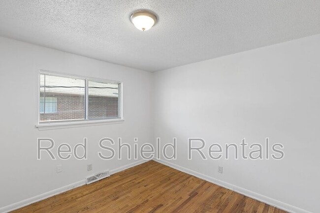 Building Photo - 944 Holmes Rd