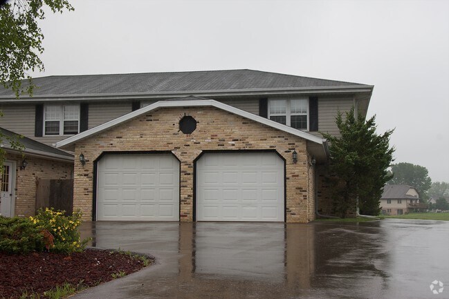 Building Photo - 151 Glen Hill Dr