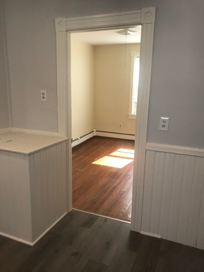 bedroom off kitchen - 33 Prince St