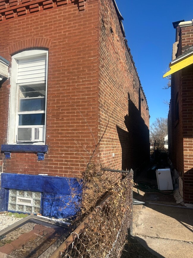 Building Photo - 3819 Kossuth Ave