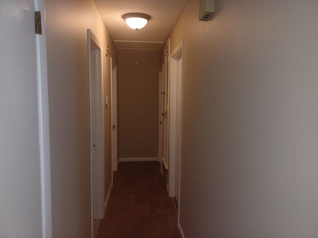 Foto del edificio - 120 Glenn Bryant Rd