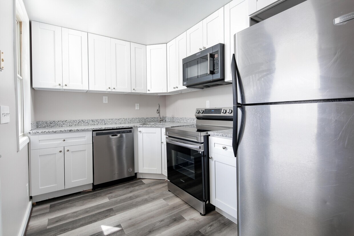 Kitchen - 4301 Glenmore Ave
