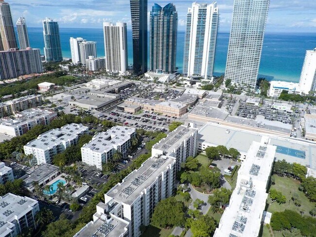 Building Photo - 17021 N Bay Rd