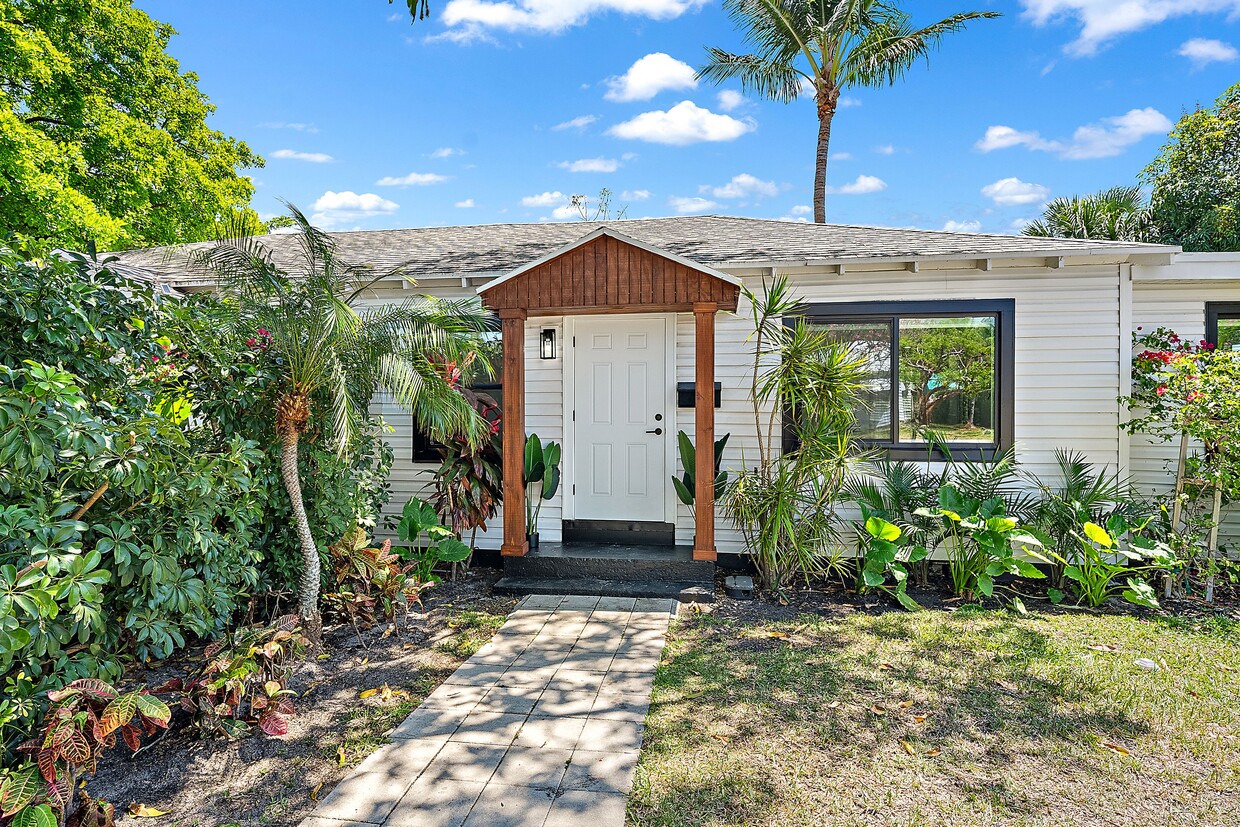 Foto principal - 5002 Webster Ave