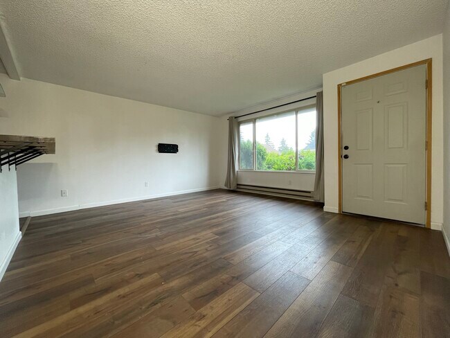 Living room with lots of natural light - 910 S 56th St