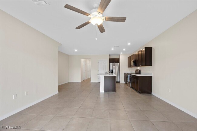 Foto del edificio - 15484 Wildflower Cir