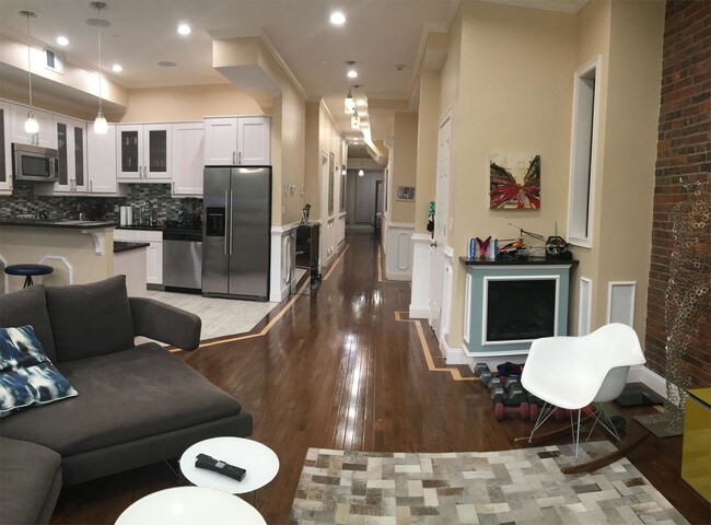 Building Photo - 134 Boylston St